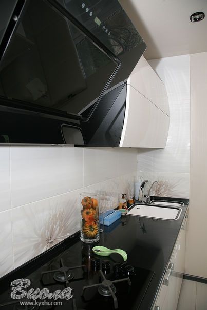 Современная кухня с крашеными глянцевыми фасадами МДФ днепропетровск