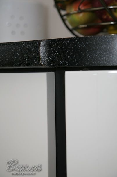 Белая кухня крашенный МДФ столешница