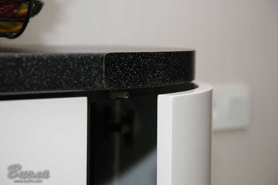 Белая кухня крашенный МДФ столешница фото