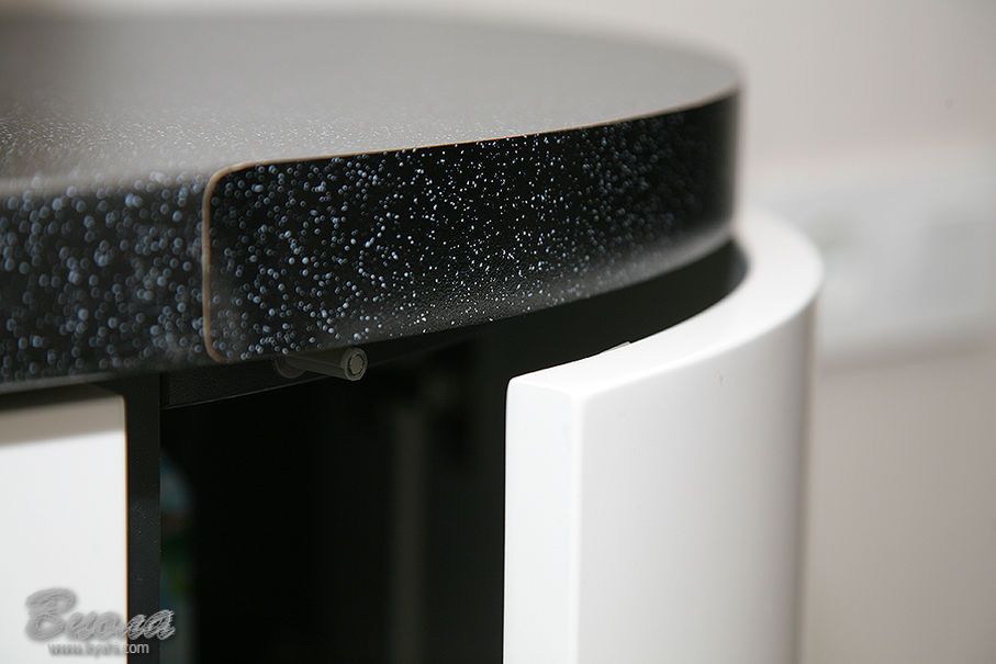 Белая кухня крашенный МДФ столешница на заказ