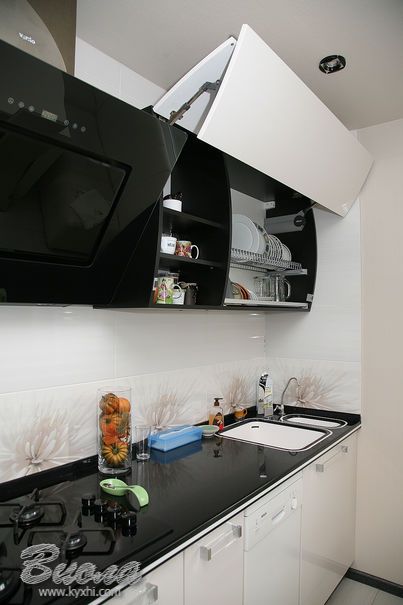 кухня с крашеными глянцевыми фасадами МДФ львов