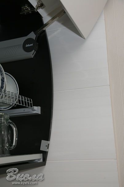 кухня с крашеными глянцевыми фасадами МДФ луганск