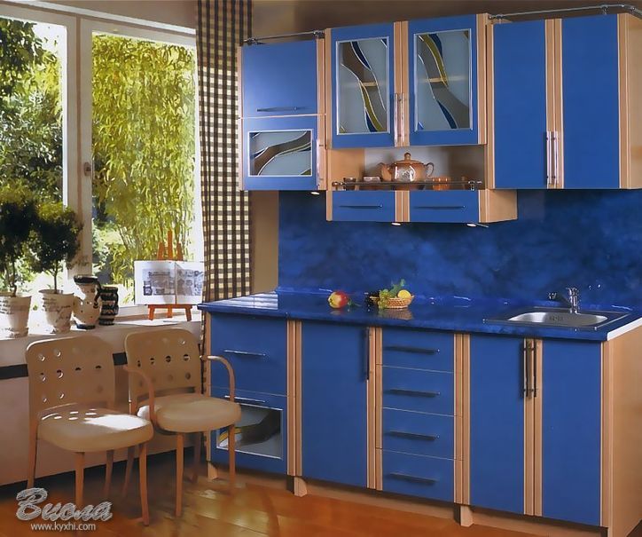 Кухня на замовлення від Віоли з синіми фасадами