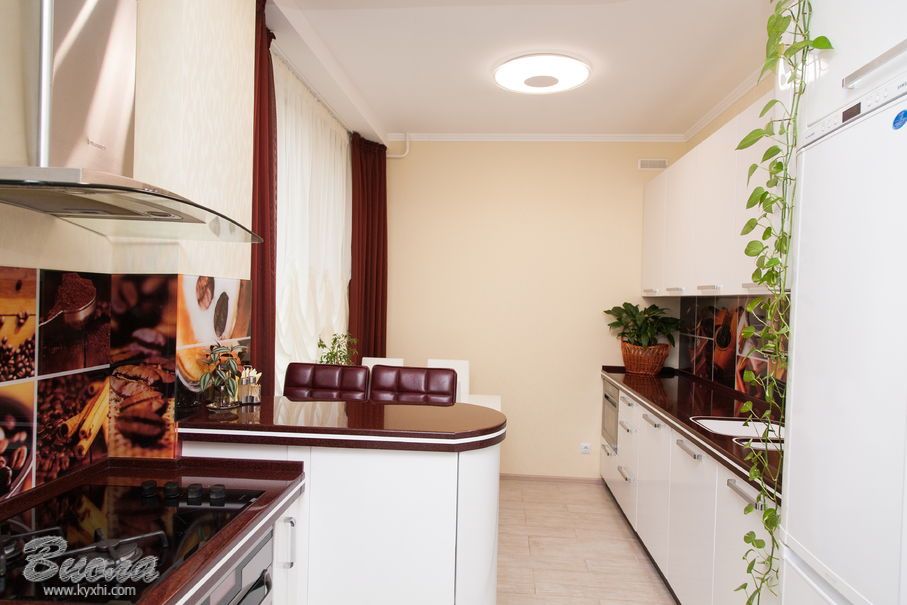 Красивая фотопечать на кухне в традиционном стиле