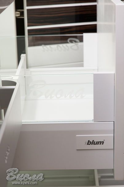 Белая кухня в стиле Традиция