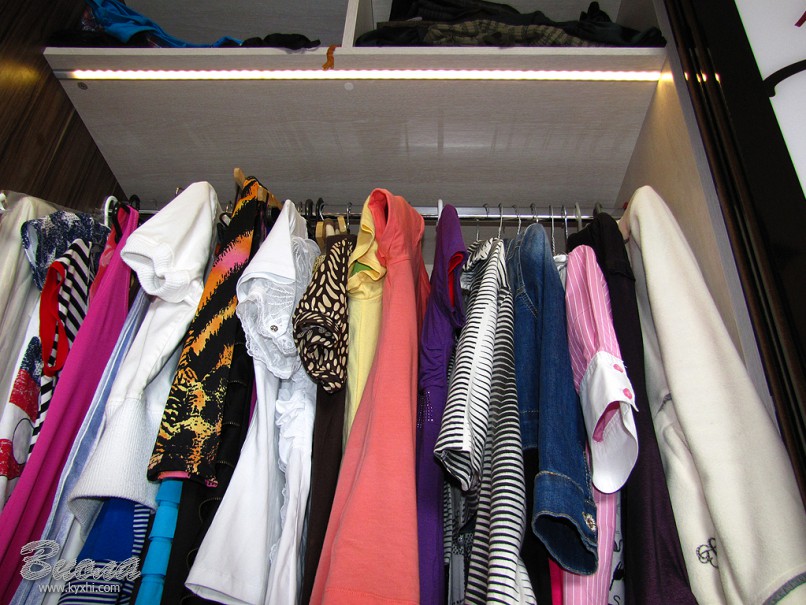 вместительный шкаф купе в спальню