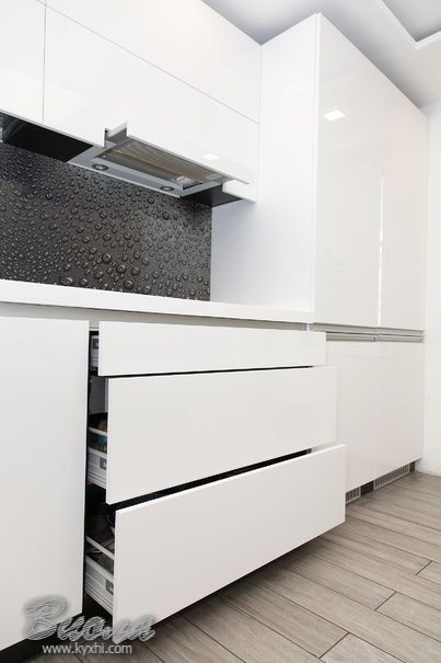 Дорогая кухня в стиле Хай-Тек