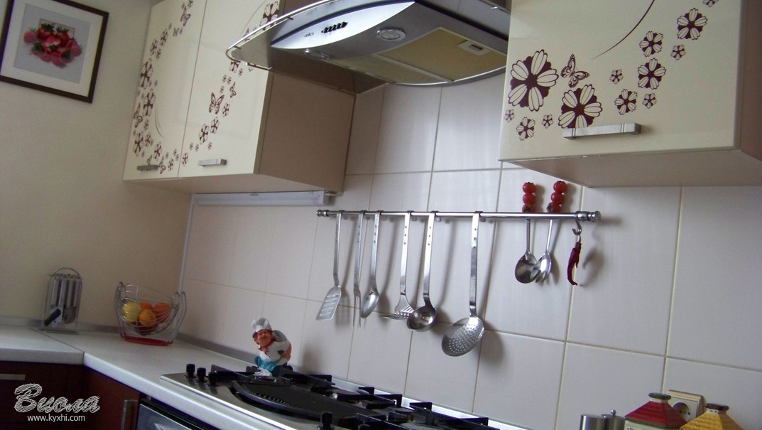 мощная вытяжка над плитой с грилем
