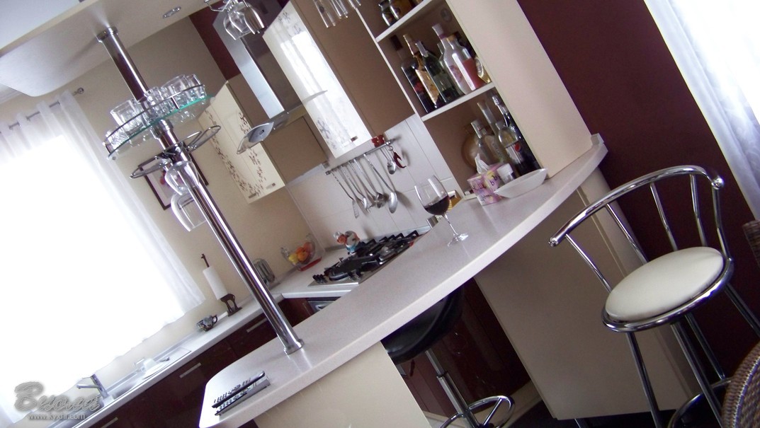 закругленная барная стойка для современной кухни