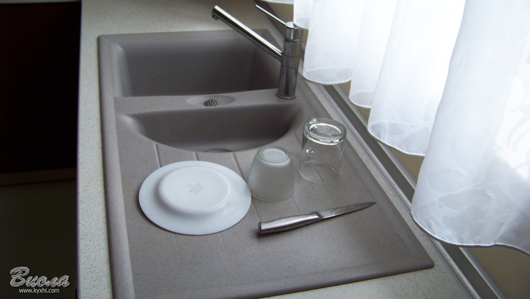 цельнолитая мойка из искусственного камня