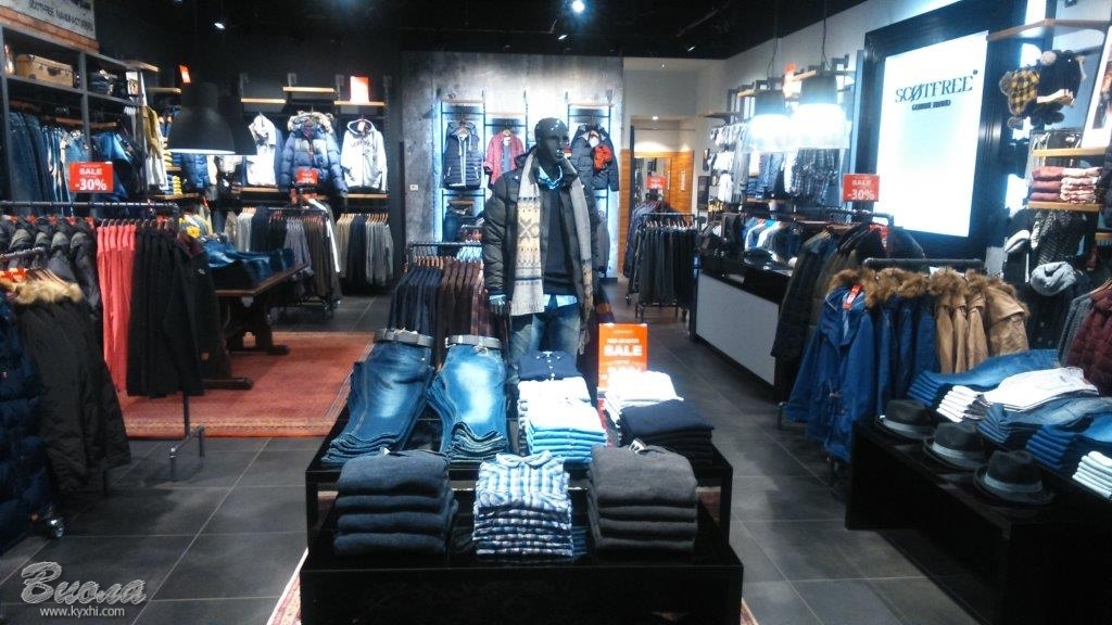Мебель для торговой зоны по продаже одежды, джинсов