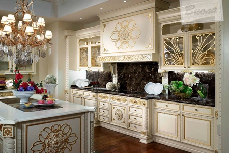 Дизайнерская кухня с резьбой в классическом стиле, порталом и столешницей из мрамора купить по лучшим ценам