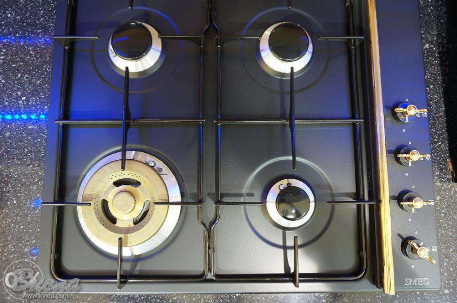 Варочная поверхность Smeg SR 804 SE A3