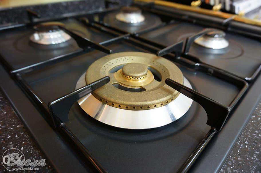 Красивая и дорогая варочная поверхность SMEG