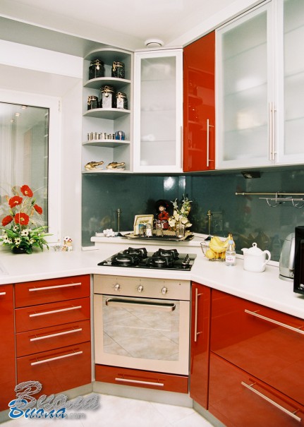 Красная кухня в стиле Модерн