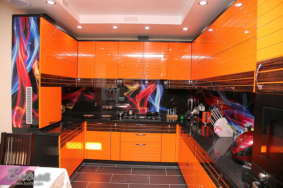 Кухня комбинированый фасад оранжевая