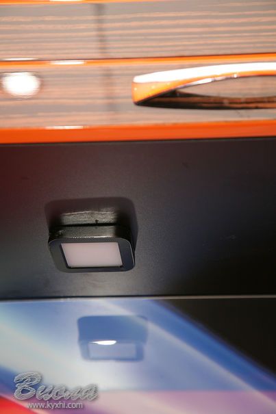 Кухня в стиле модерн с комбинированными фасадами